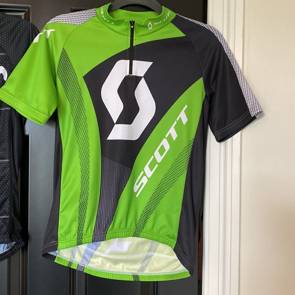 mens small Scott biking shirt.